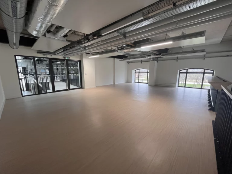 Espace création vu du fond en location de salle pour événement au Phoenix