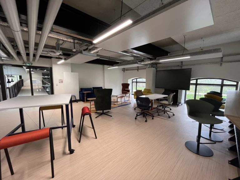 Espace création vu du fond en location de salle pour événement au Phoenix